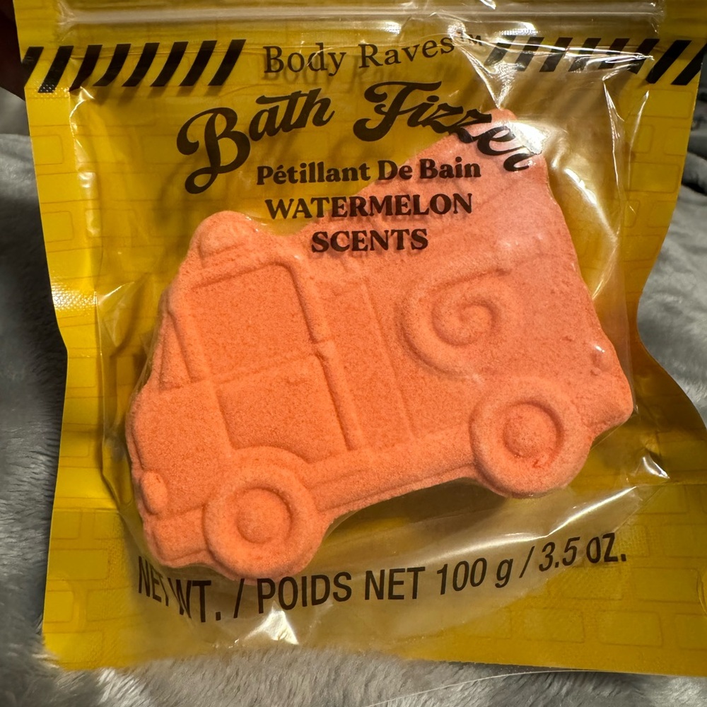 Fire truck 🚒 Body Raves Watermelon Bath Fizzer